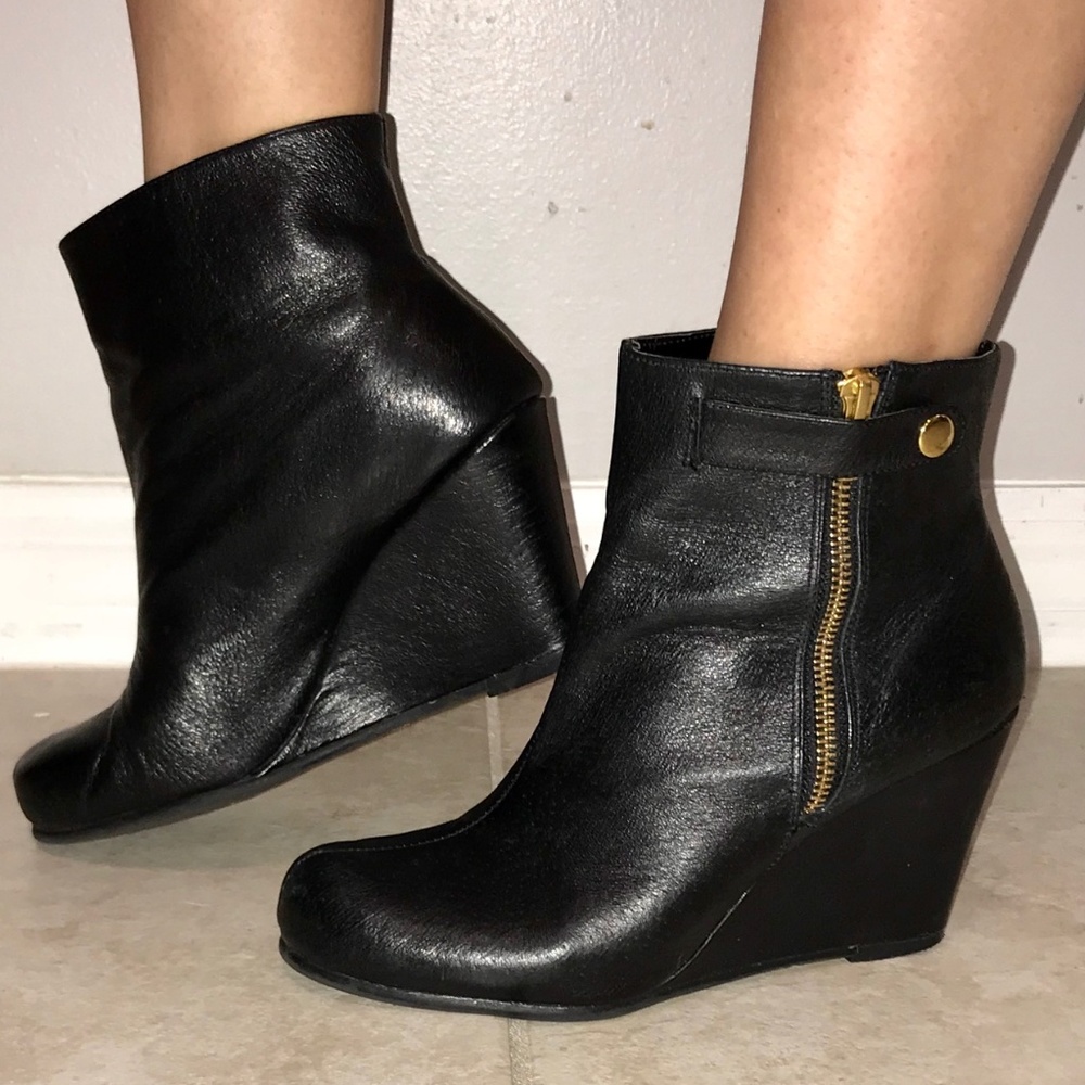 Chinese Laundry Black Leather Ankle Booties 8.5